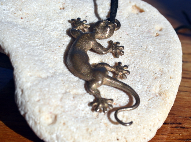 Cute Little Gecko Pendant for Animal Lovers