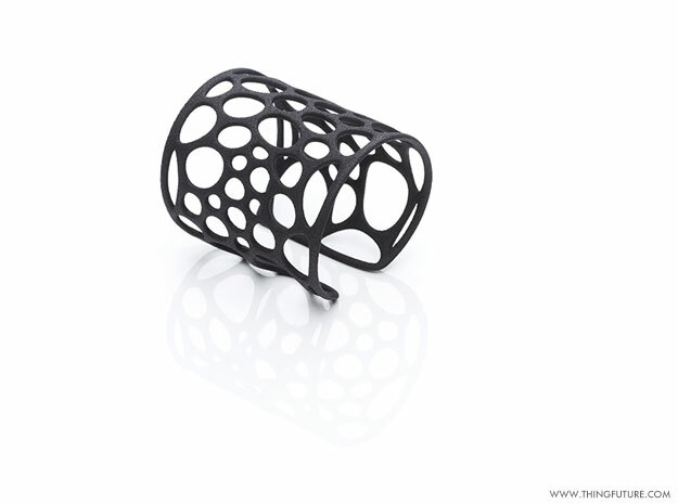 Voronoi Bracelet (LARGE) in Black Natural Versatile Plastic