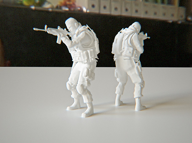 Modern Soldier Shooting Esc: 1/24 in White Natural Versatile Plastic