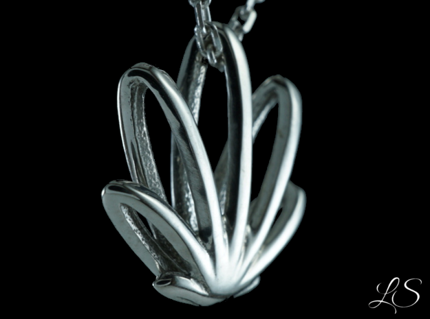 Maple Five-leaf Pendant in Polished Silver: Small