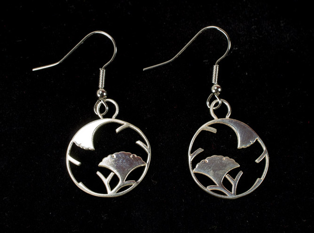 Japanese Crest Earrings in Polished Silver